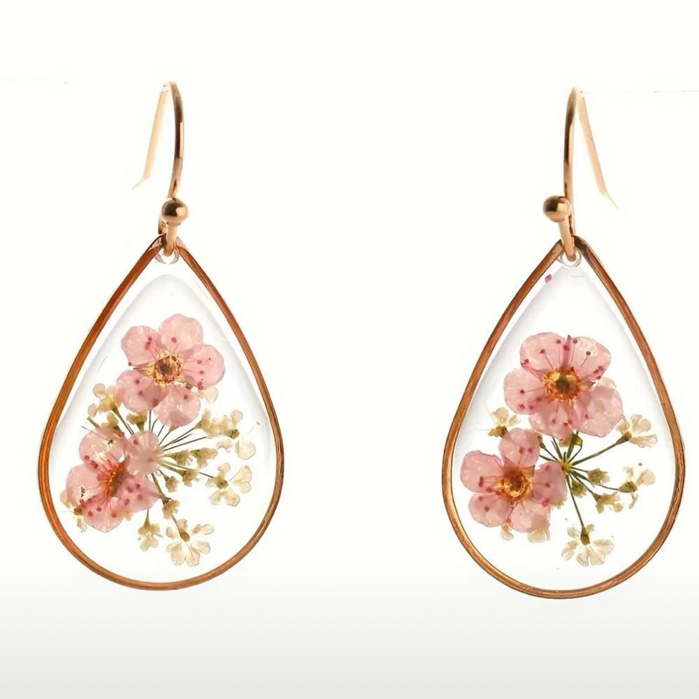 Chic Dried Flower Drop Earrings – Minimalist Golden-Tone Copper & Clear Resin